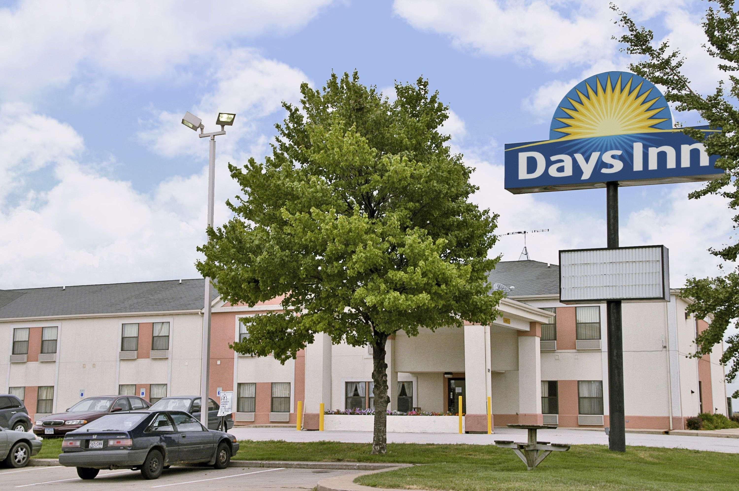 Days Inn By Wyndham Walcott Davenport Exterior foto
